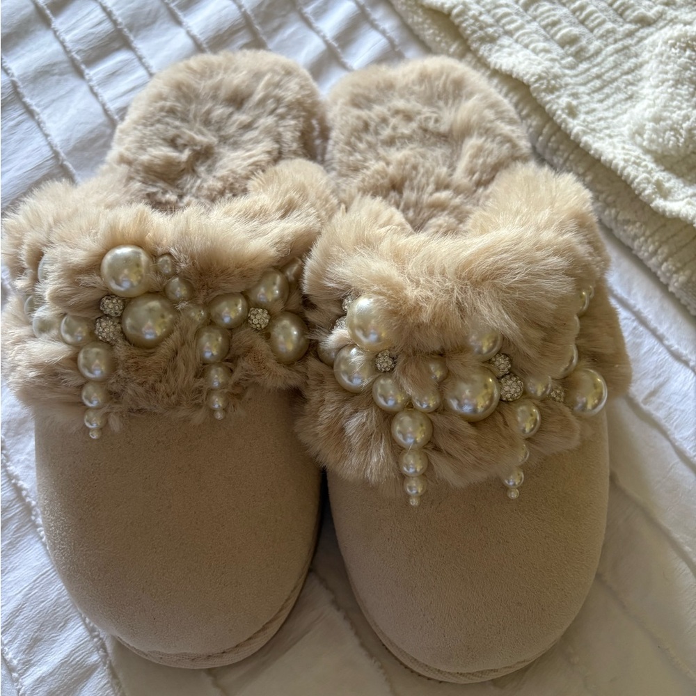 Cozy Faux Fur Slippers with Pearls
